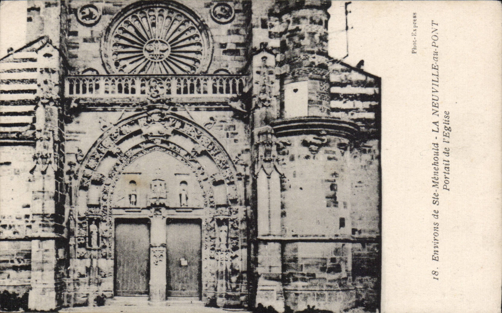 CPA Militaria Surroundings of Menehould Neuville with the bridge Gate of church