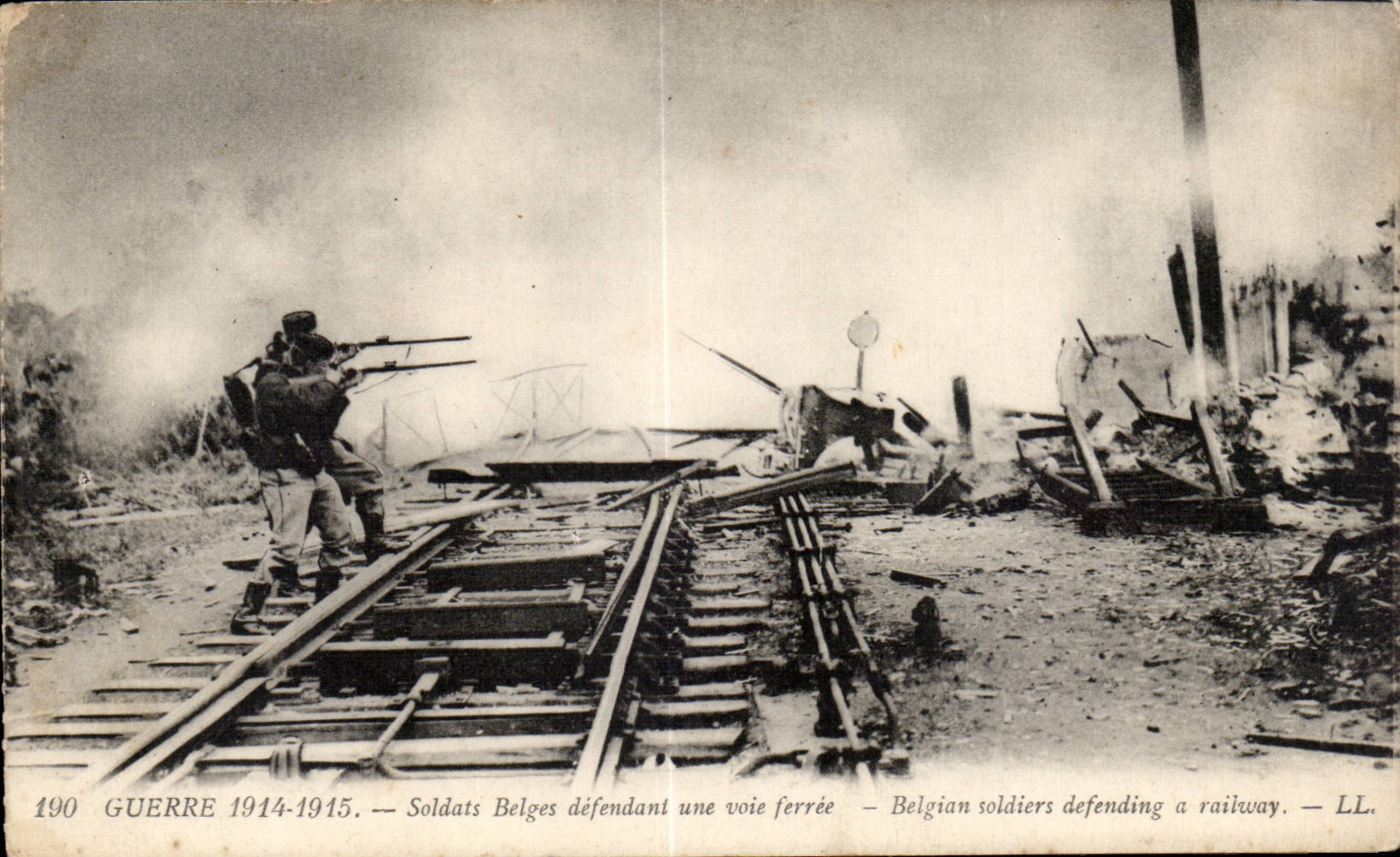 CPA Militaria Belgian Soldiers defending a railway