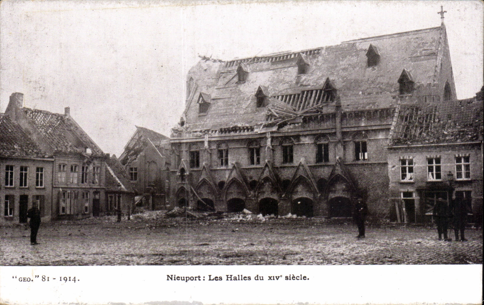 CPA Militaria Nieuport markets