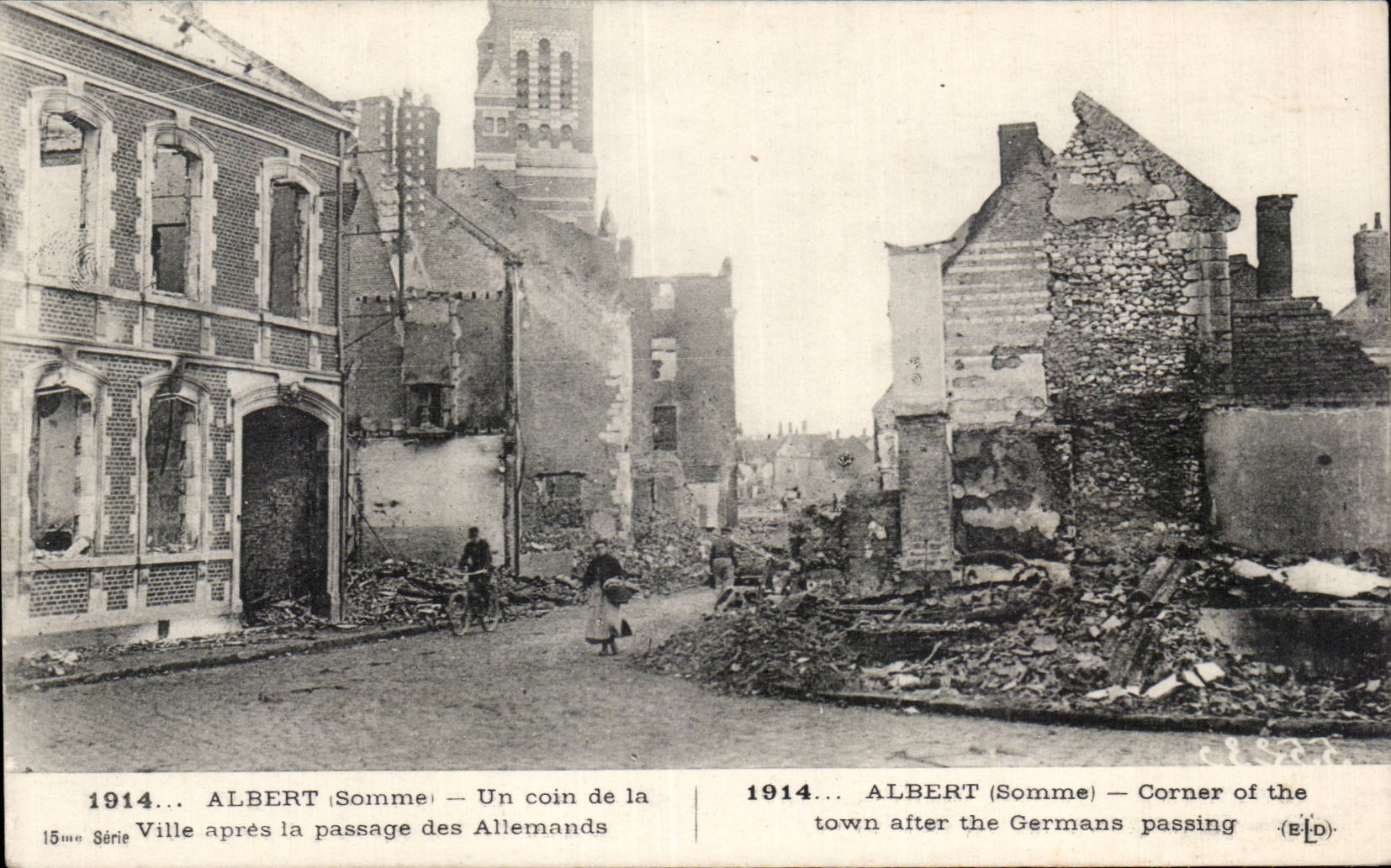 CPA Militaria Albert Un coin de la ville apres le passage des allemands