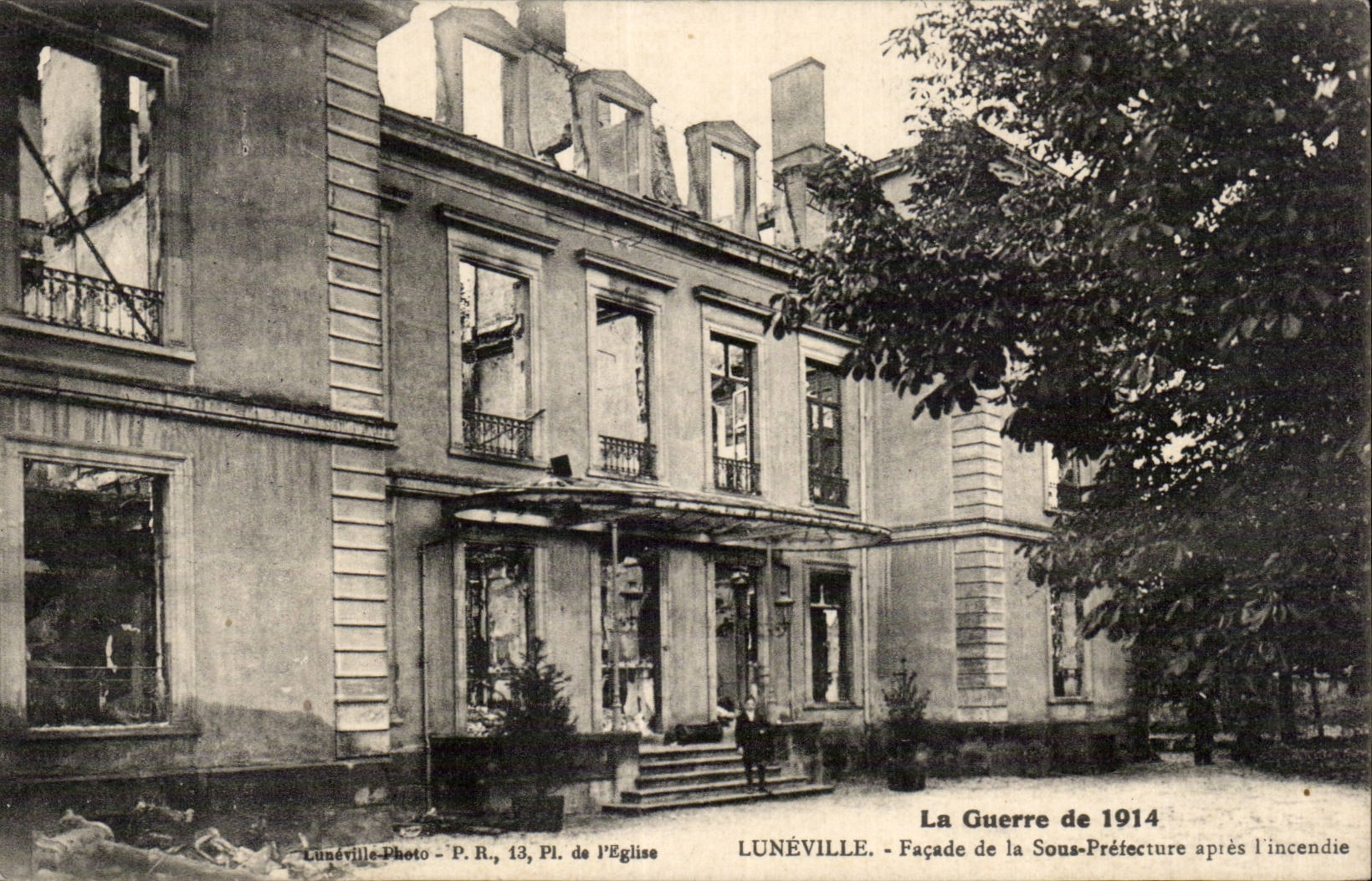 CPA Militaria Luneville Facade of under prefecture after sets fire to