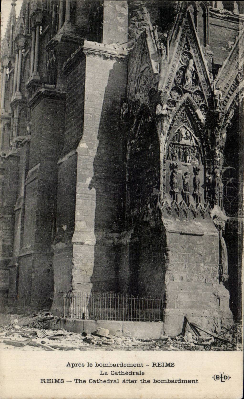 CPA Militaria Reims After the bombardment the cathedral