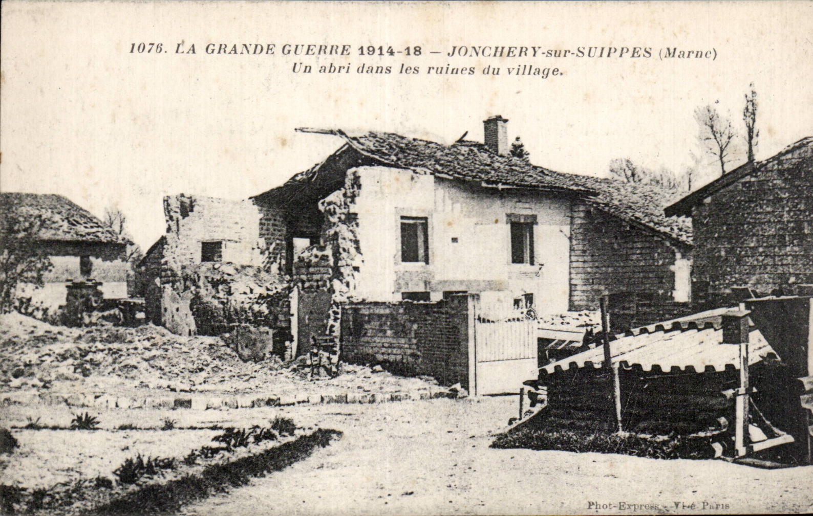 CPA Militaria Joncherry on Suippes a shelter in the ruins of the village