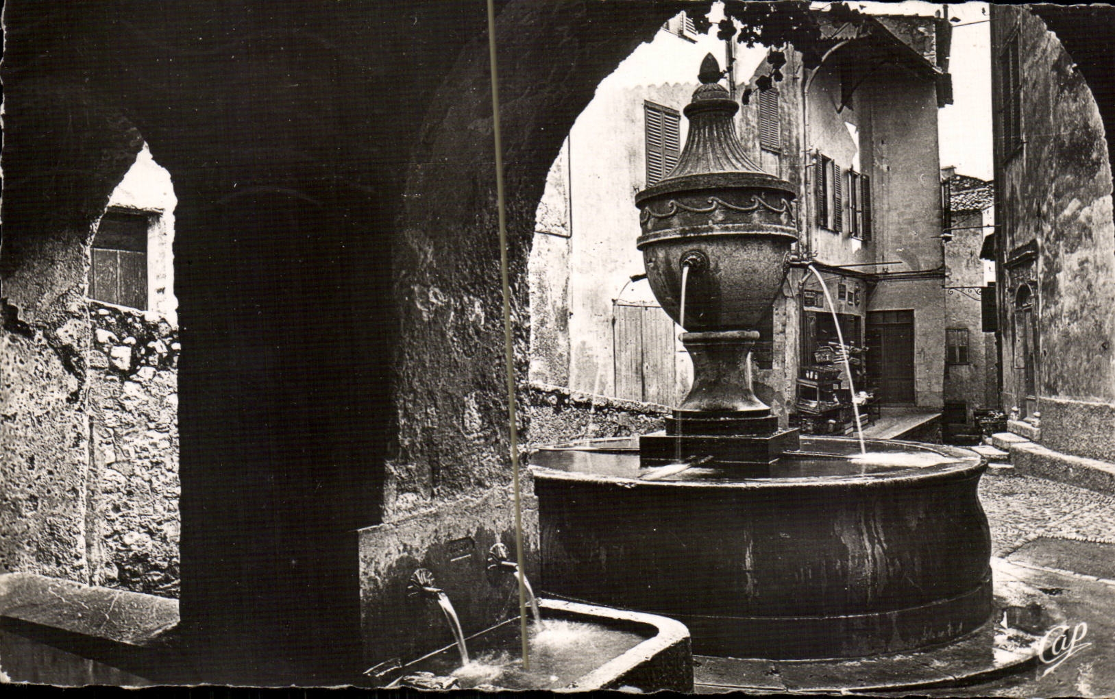 Saint Paul de Vence - La Fontaine - CPA