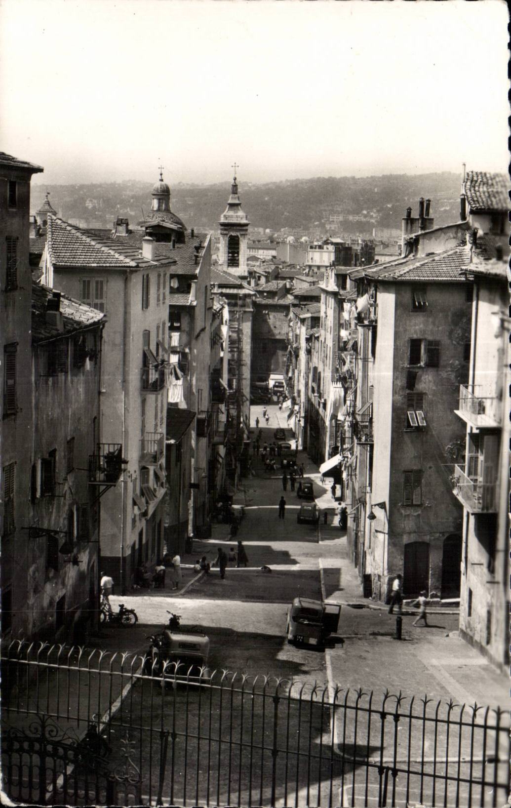 - Una calle de la ciudad vieja - CPA agradable