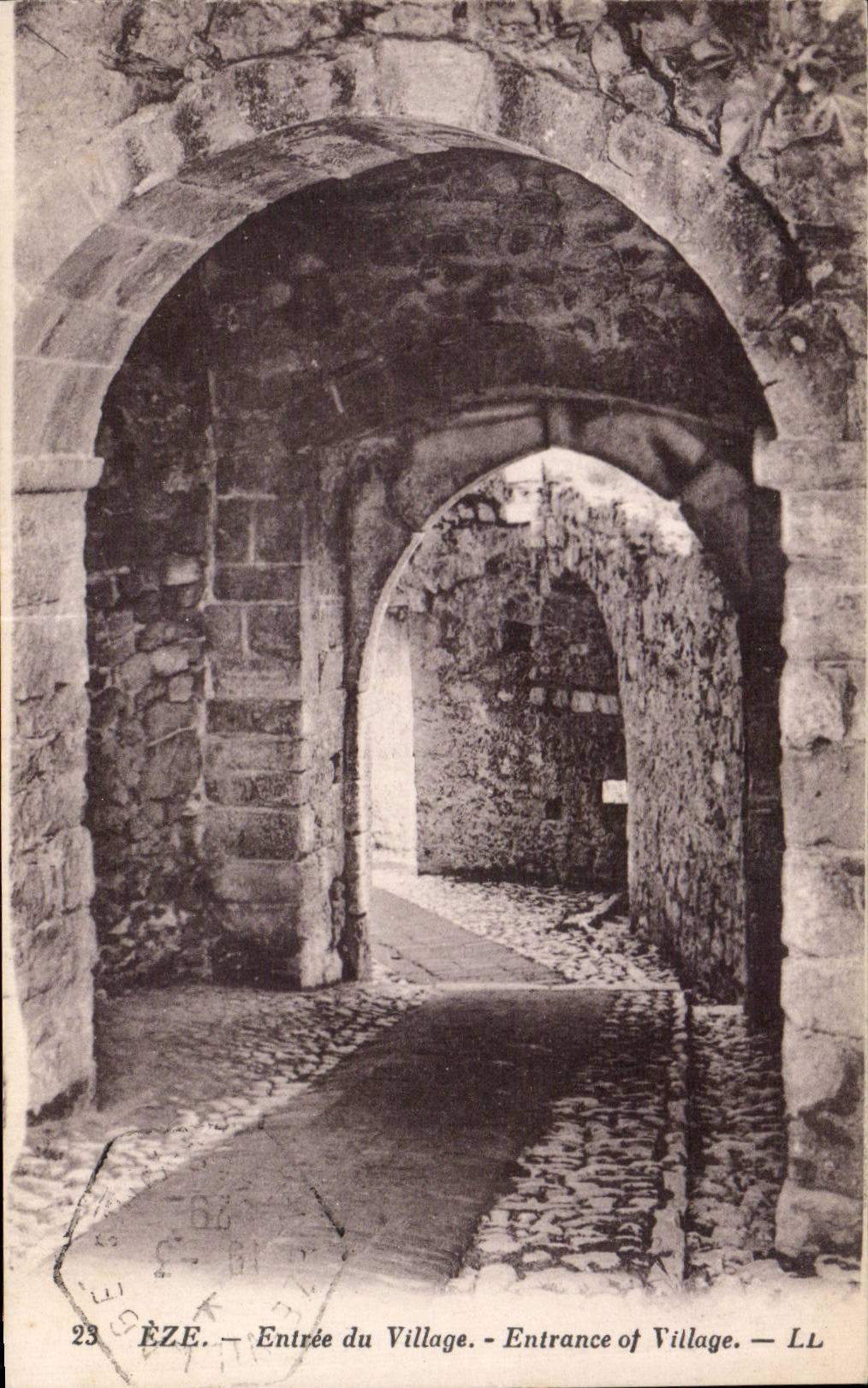 Eze - Entree du Village - CPA 