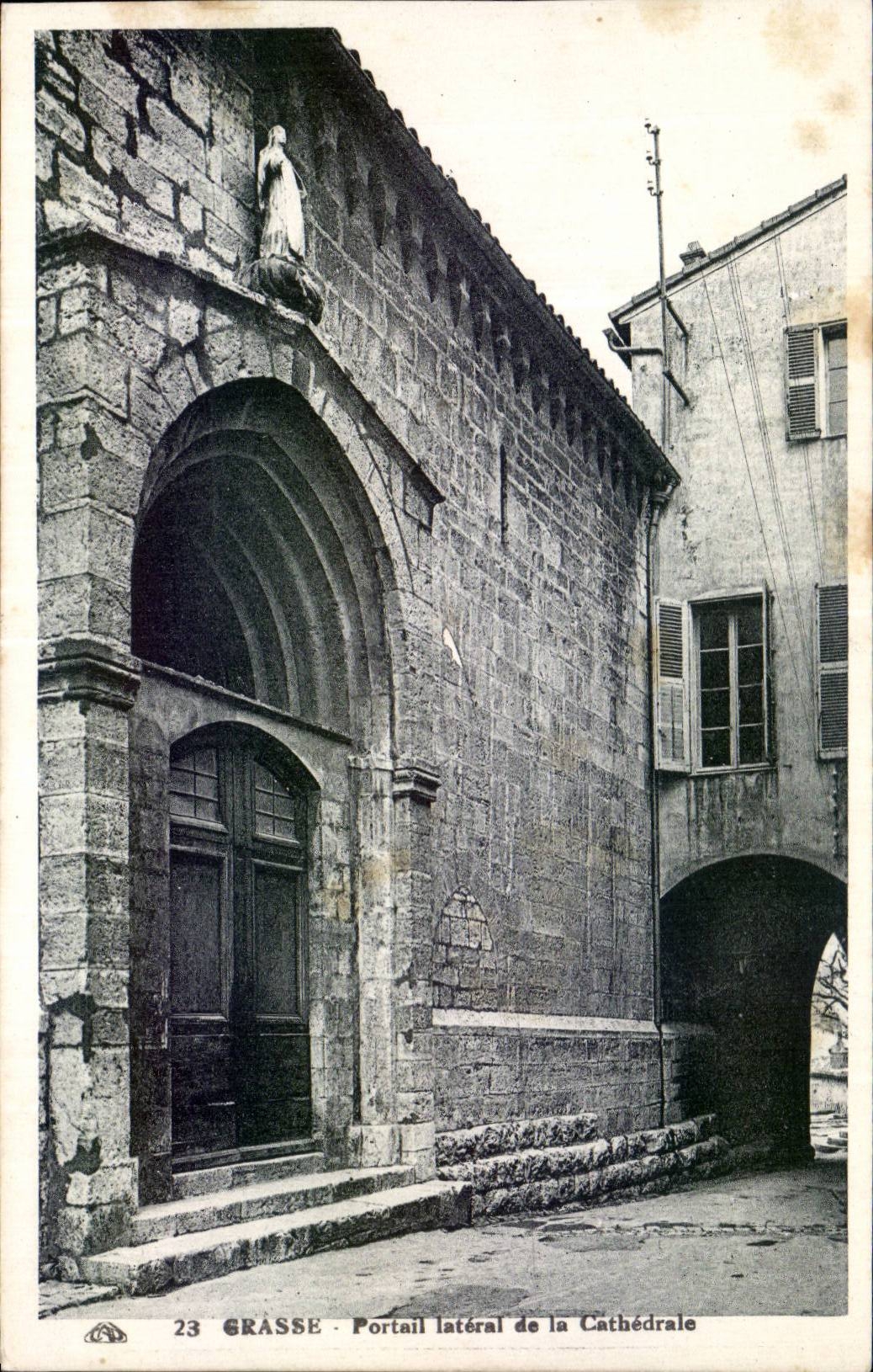 - Puerta de la catedral - CPA graso