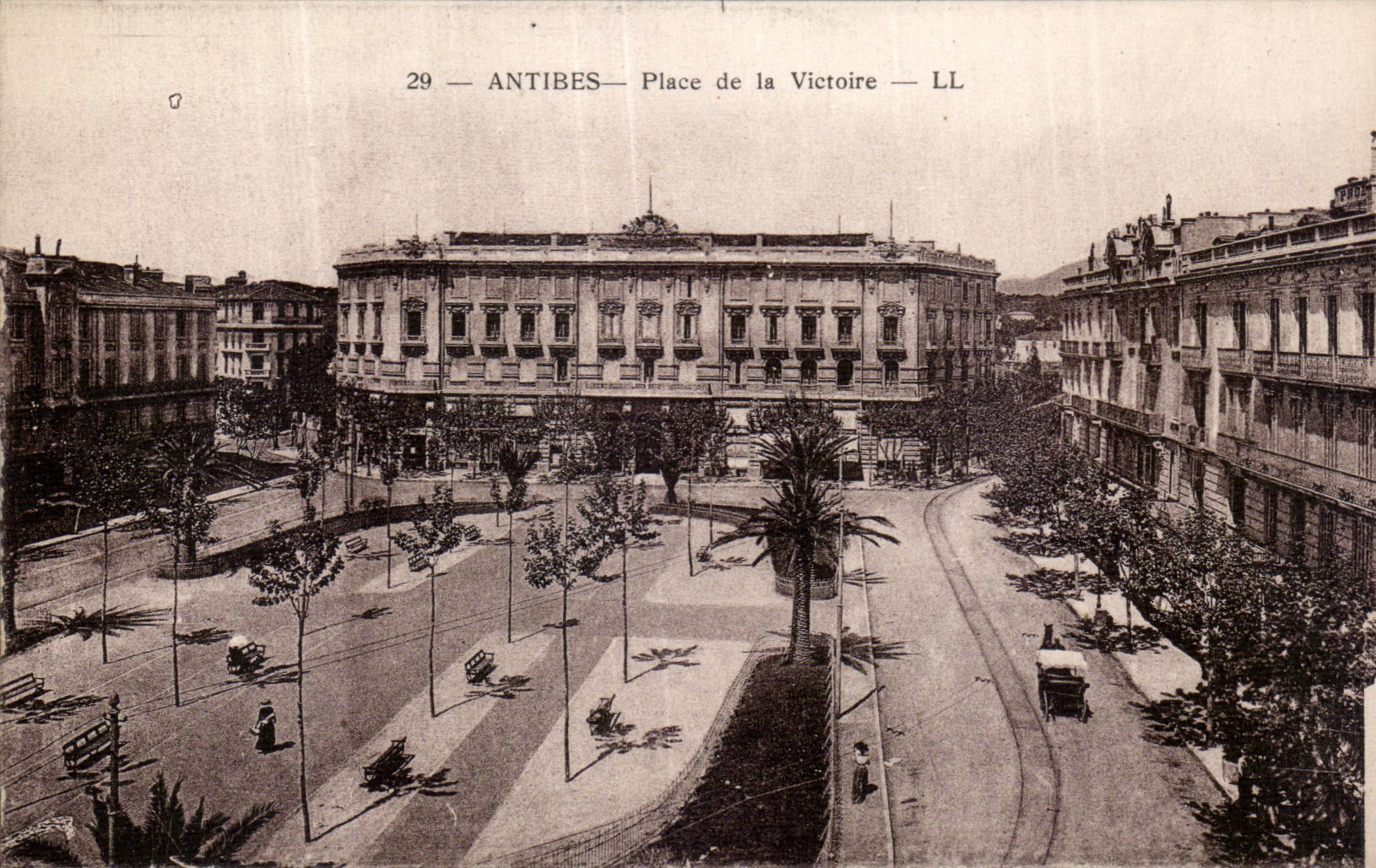 Antibes - Place de la Victoire - CPA