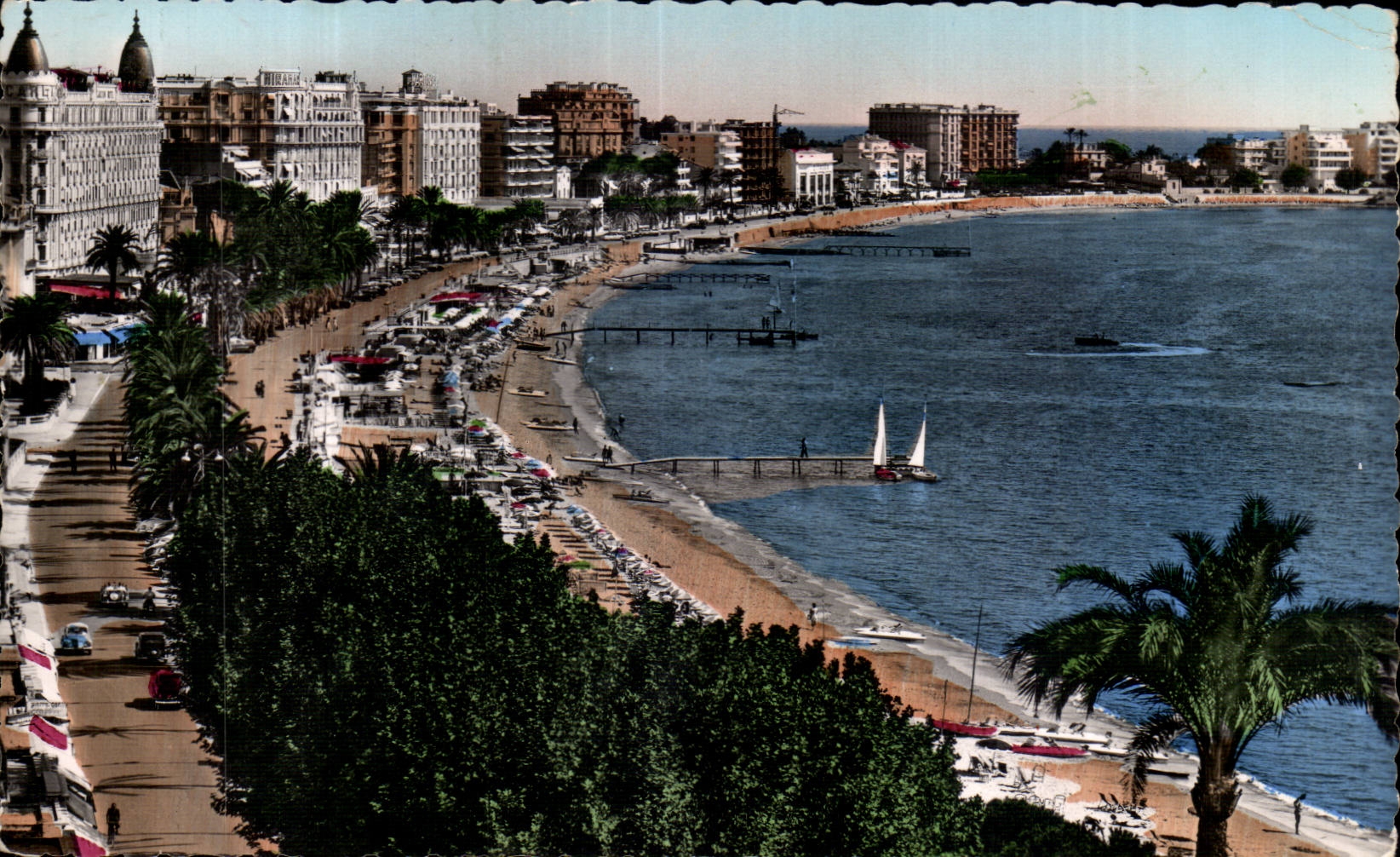 Cannes - the Beach - Hotels on the Small cross - CPA