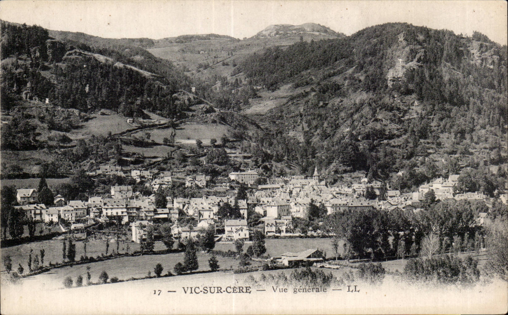 Vic sur Cere - Vue Generale - CPA