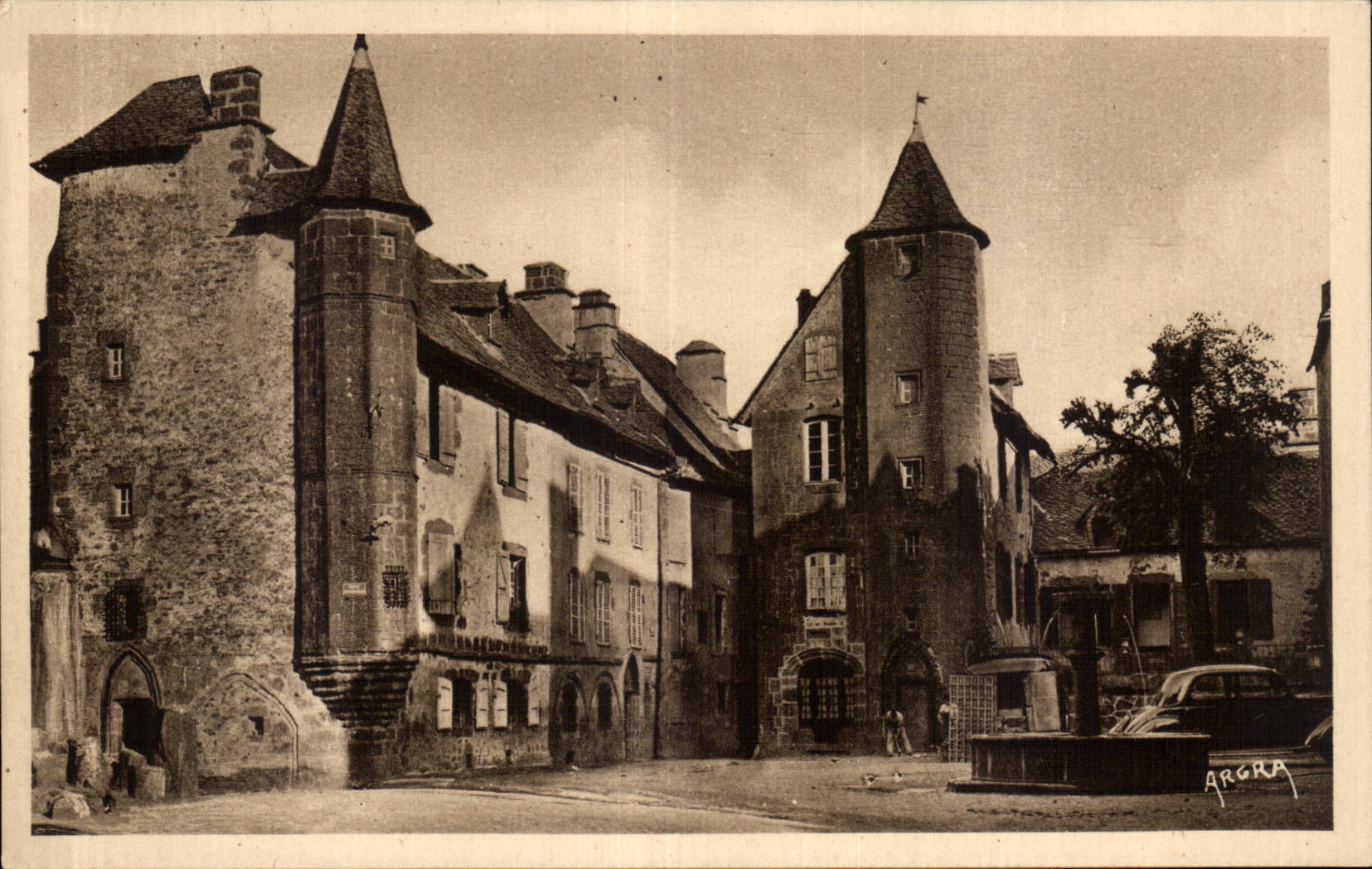 Salers - La Grande Place - CPA