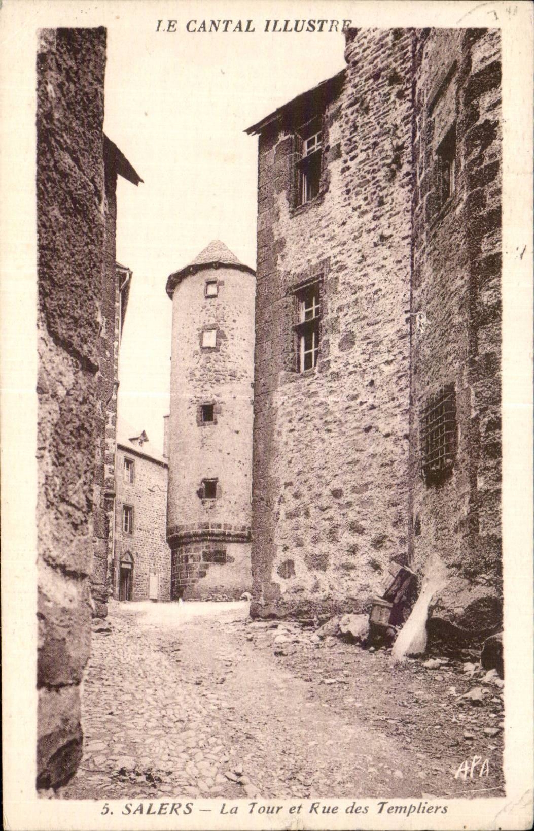 Salers - La Tour et Rue des Templiers - CPA 