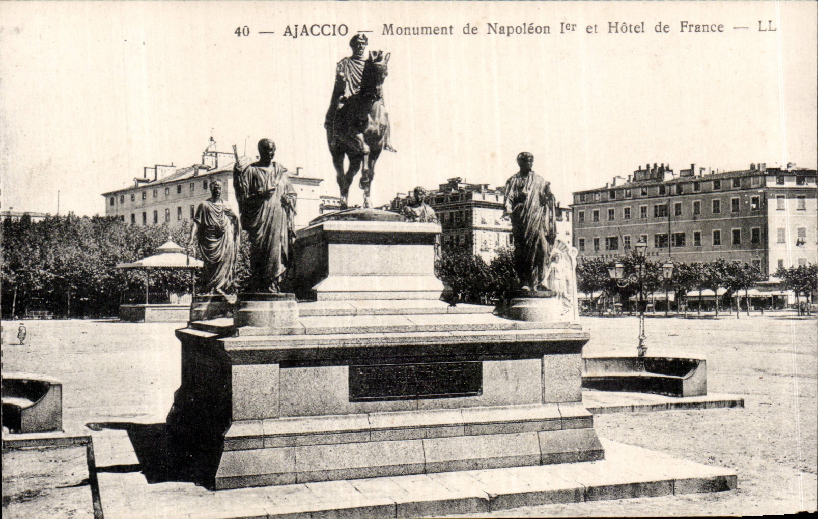 Corsica CPA Corsica Ajaccio Monument of Napoleon 1st and Hotel of France