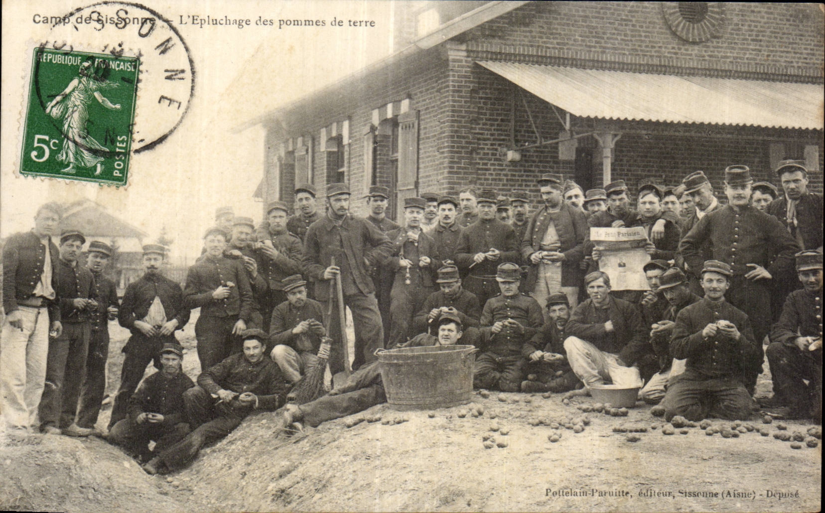CPA Militaria Camp de Sissonne L epluchage des pommes de terre