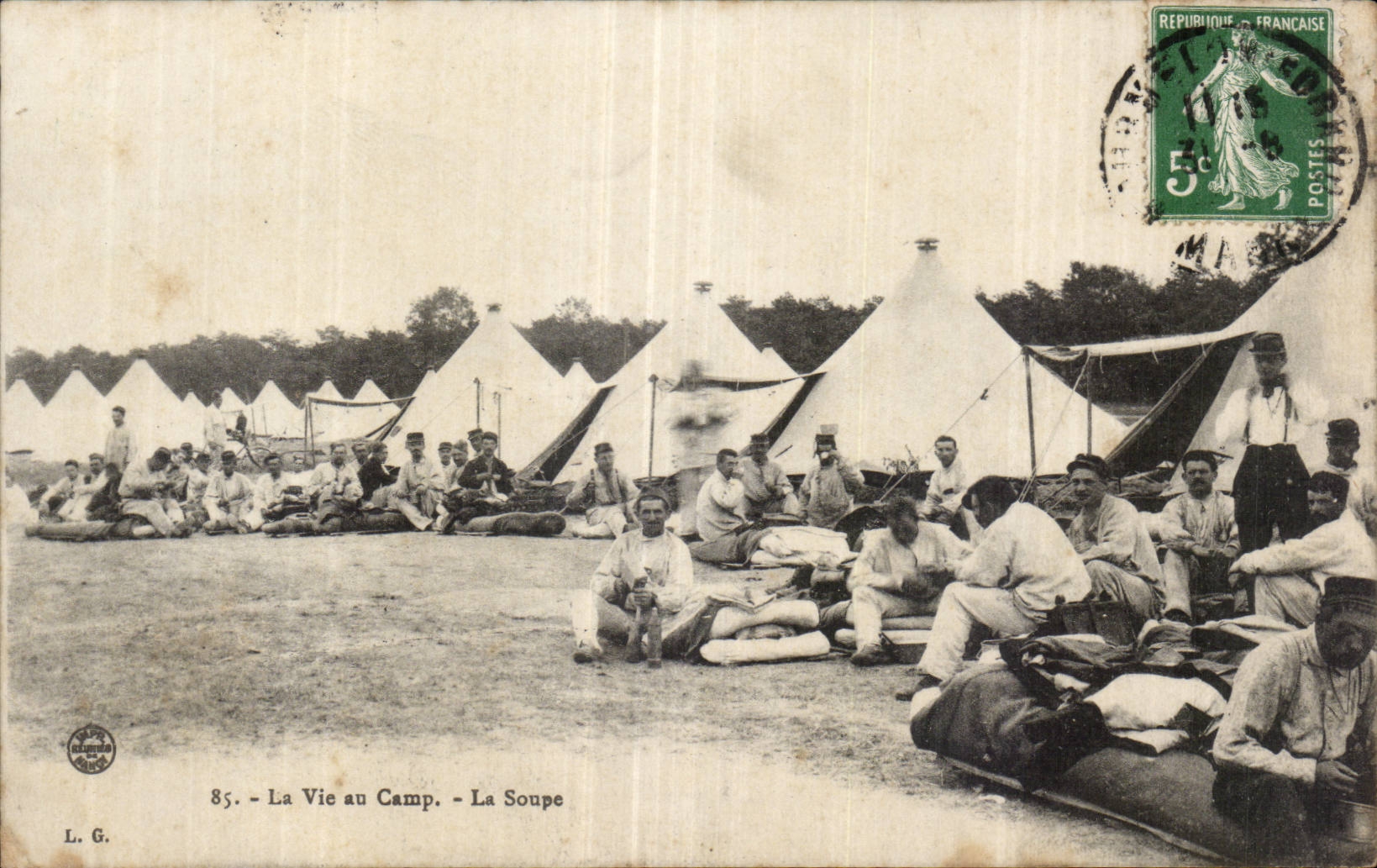CPA Militaria La vie au camp La soupe Camp de Chalons