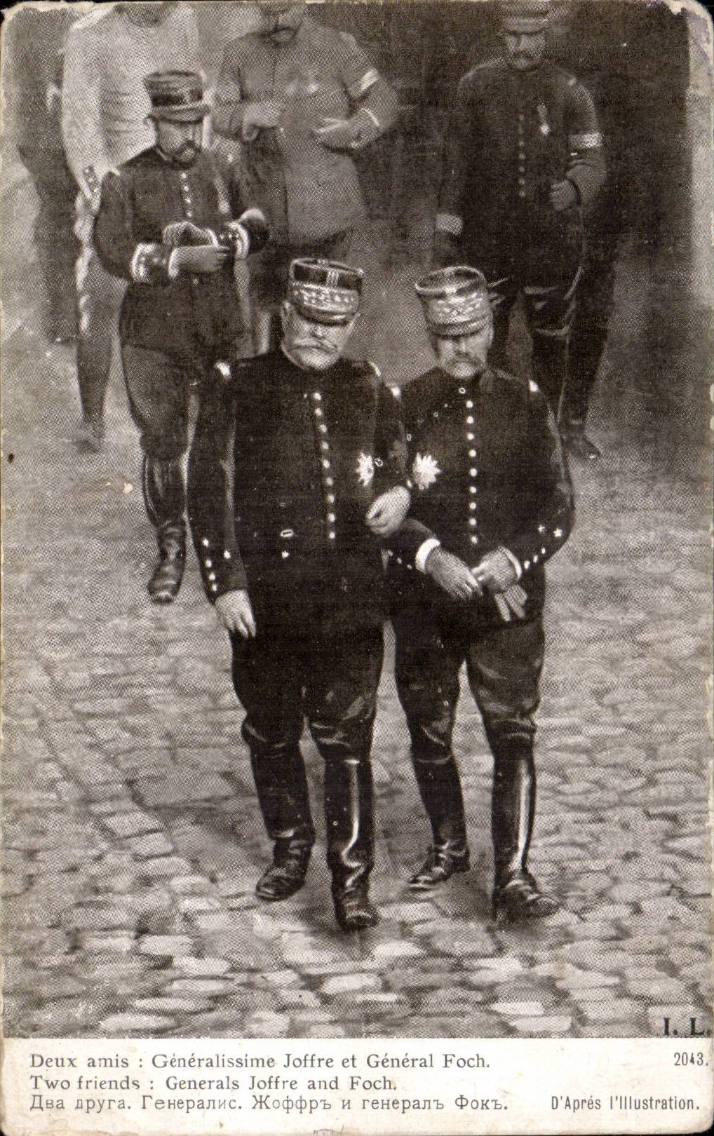 CPA Militaria Deux amis generalissimes Joffre et Foch 