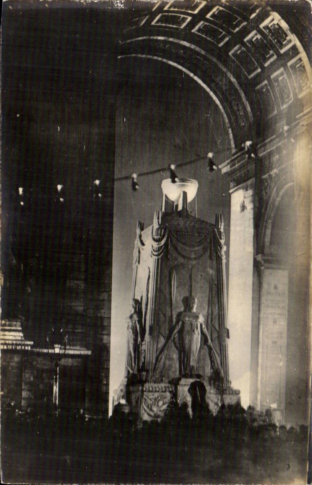 Real photo Militaria Statue (Paris? )