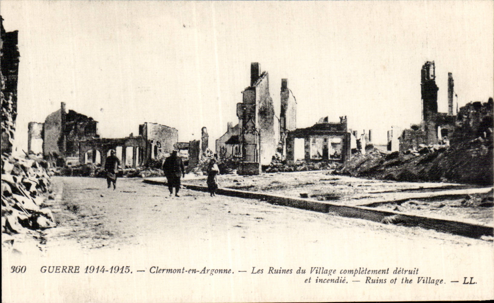 CPA Militaria War 1914 Clermont in Argonne the ruins of the completely destroyed village and sets fire to