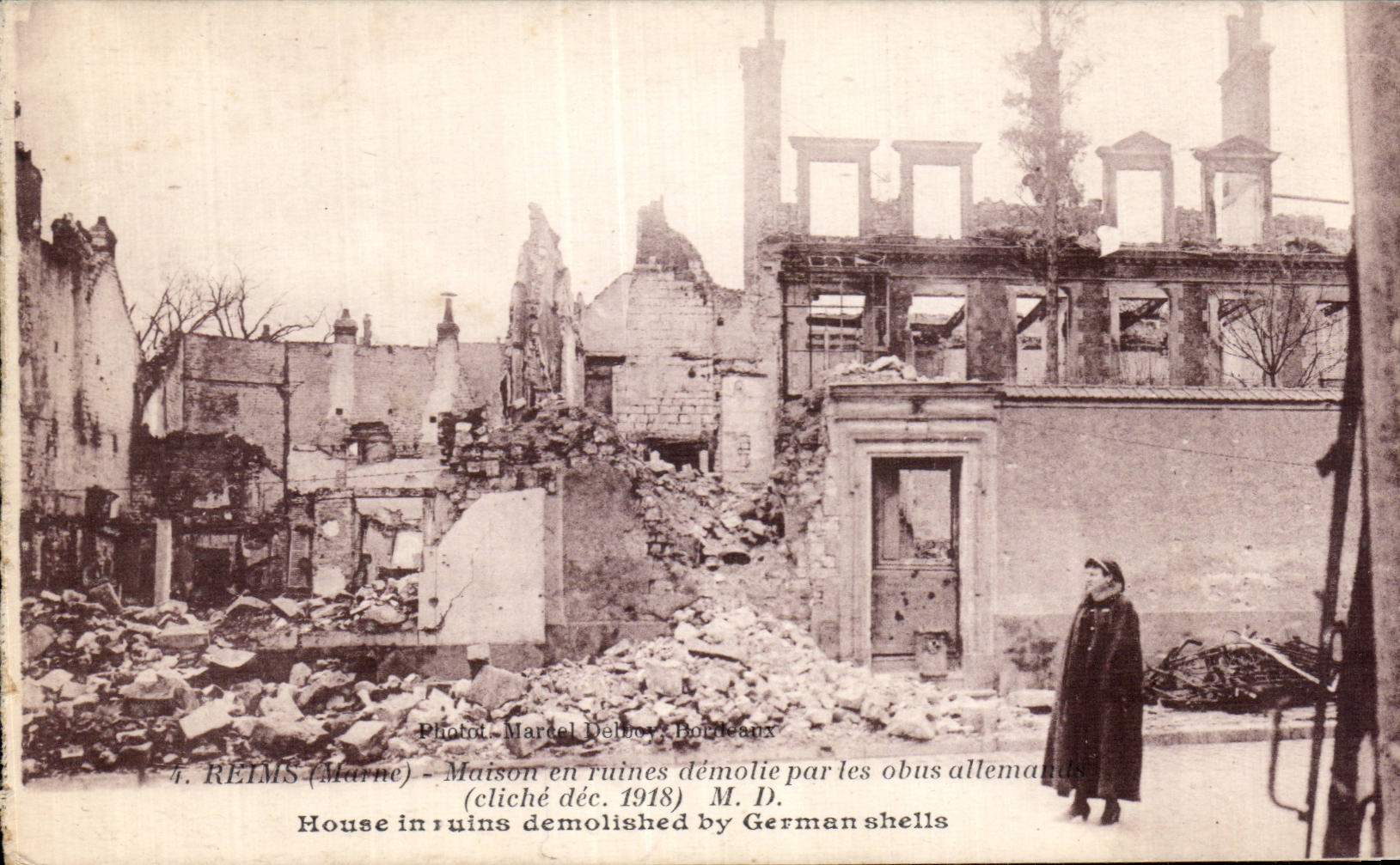 CPA Militaria Reims House in ruins demolished by the German shells