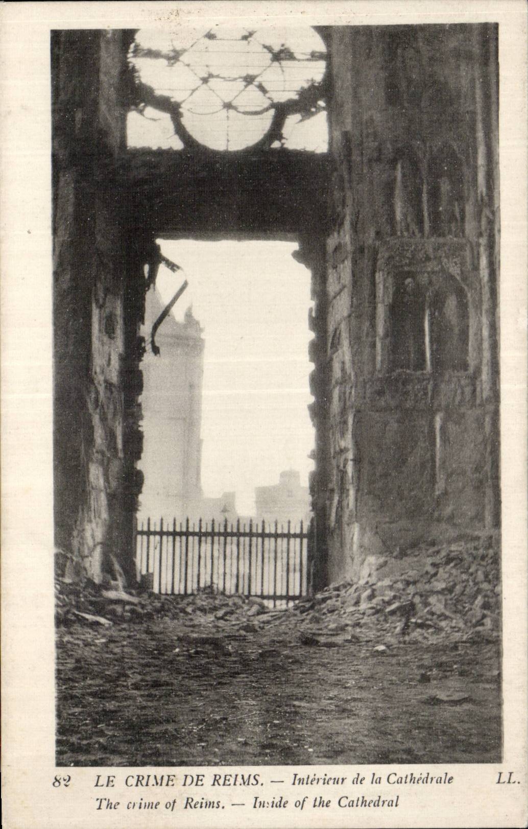 CPA Militaria War 1914 Interior Reims of the cathedral