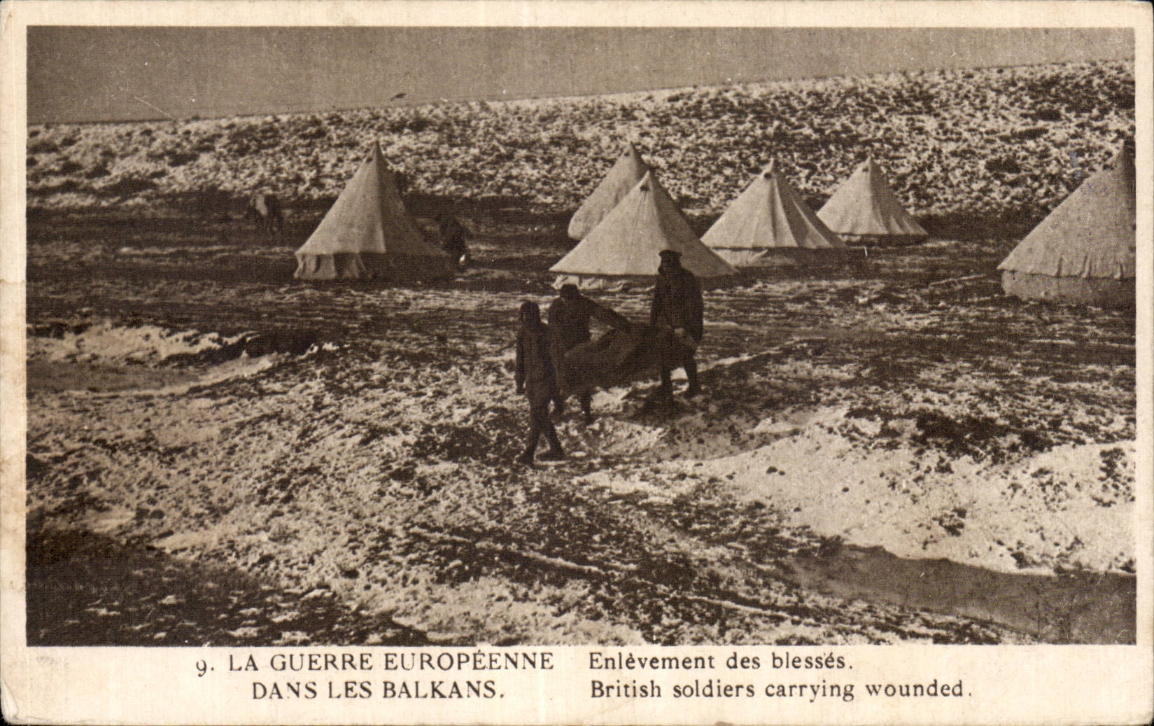 CPA Militaria the European war Enlevement of wound