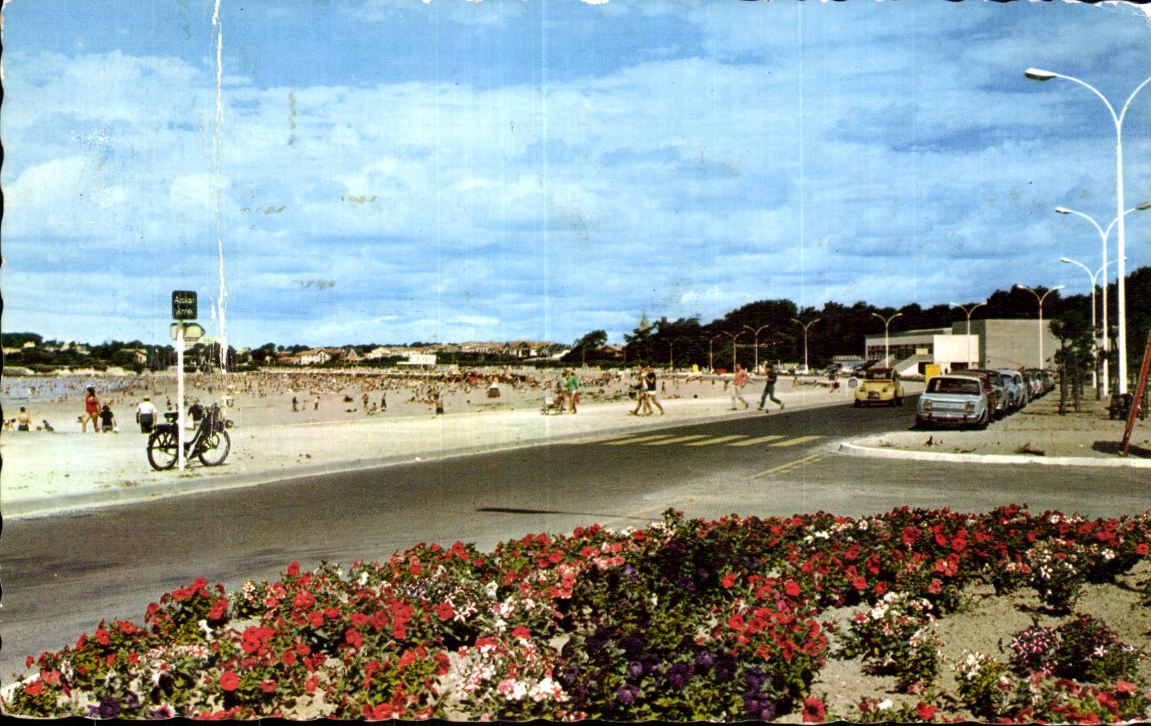 St Georges de Didonne - La Plage devant le Casino - CPA 
