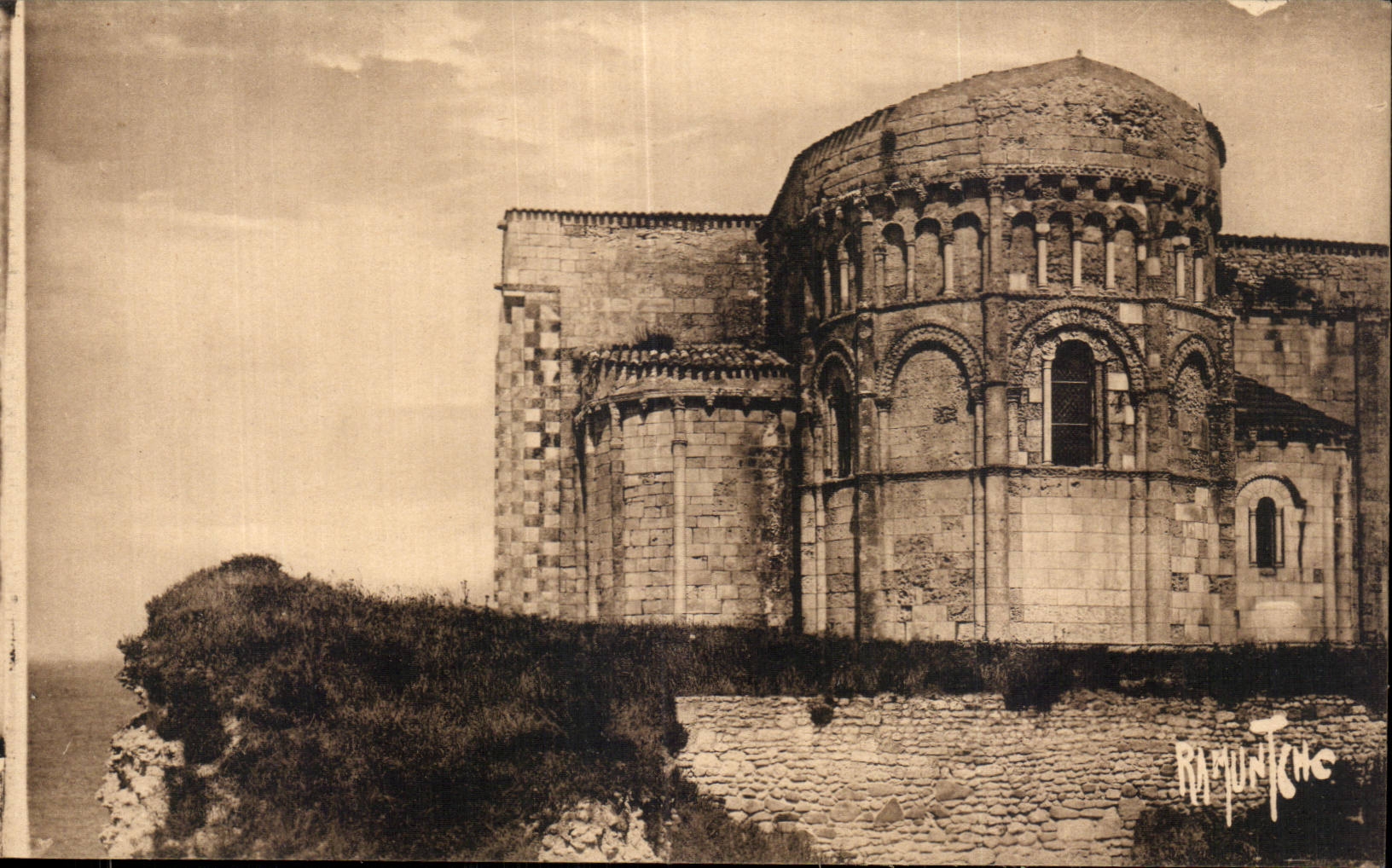 Talmont sur Gironde - L Eglise Romane - CPA 
