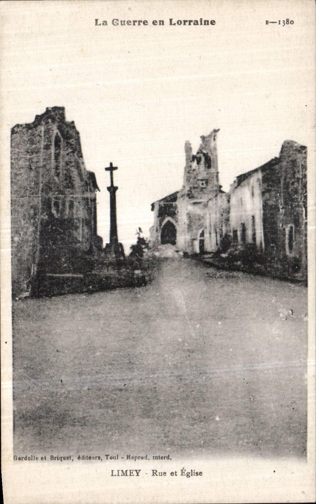 CPA Militaria Limey Street and church War in Lorraine