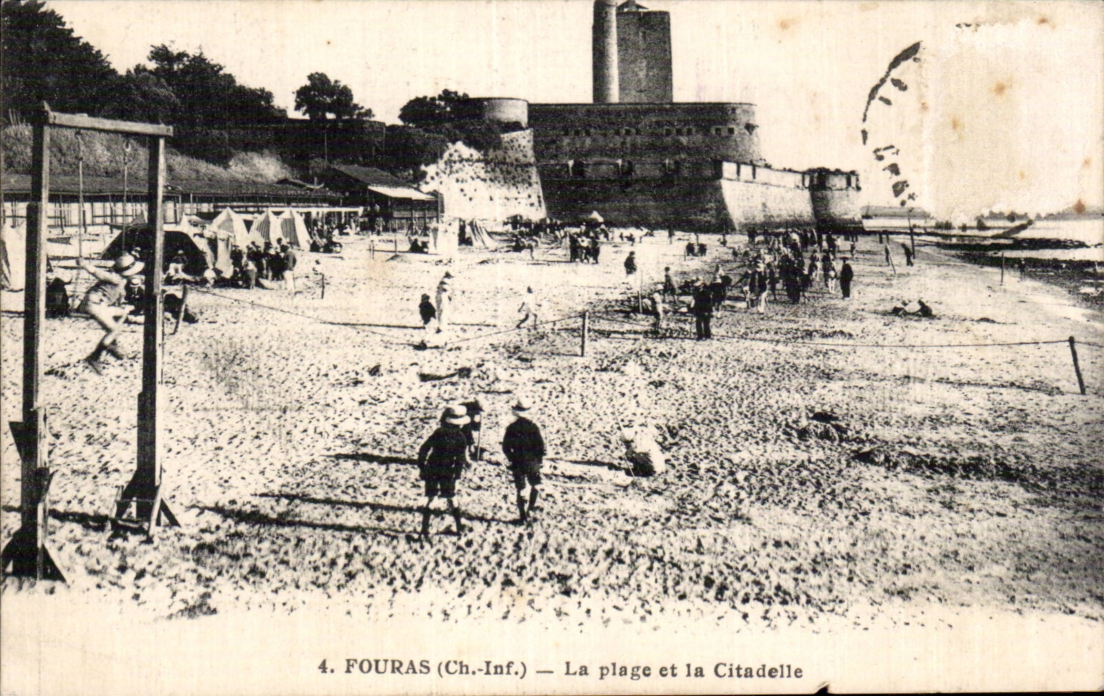 Fouras - La Plage et la Citadelle - CPA