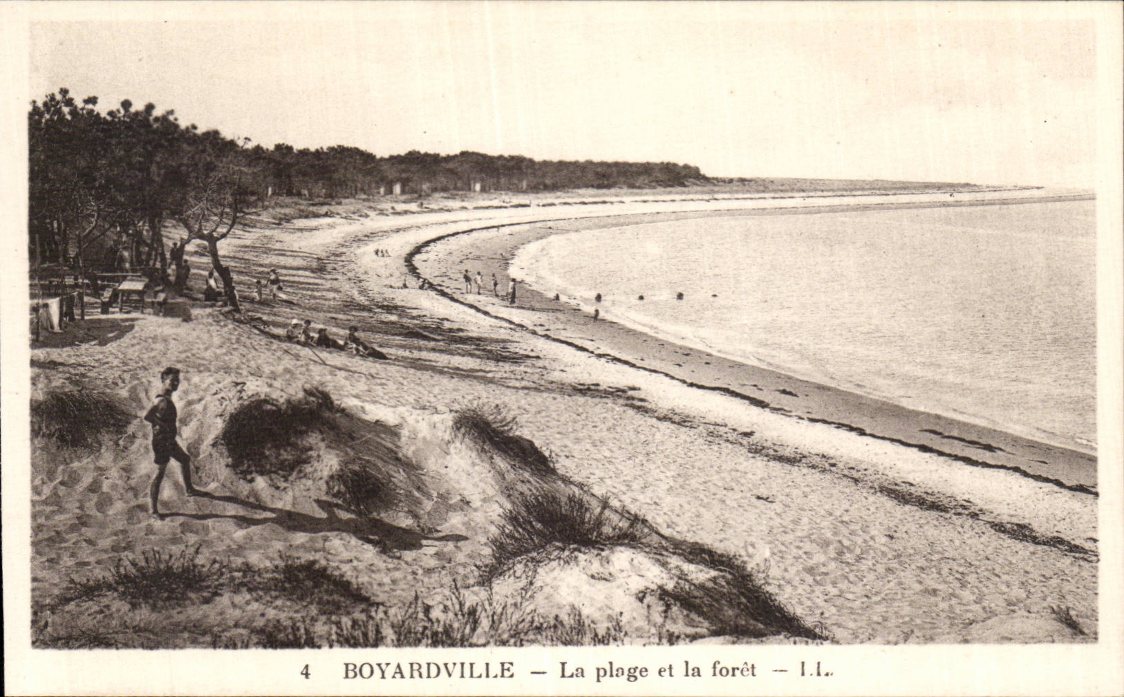 Boyardville - La Plage et la Foret - CPA