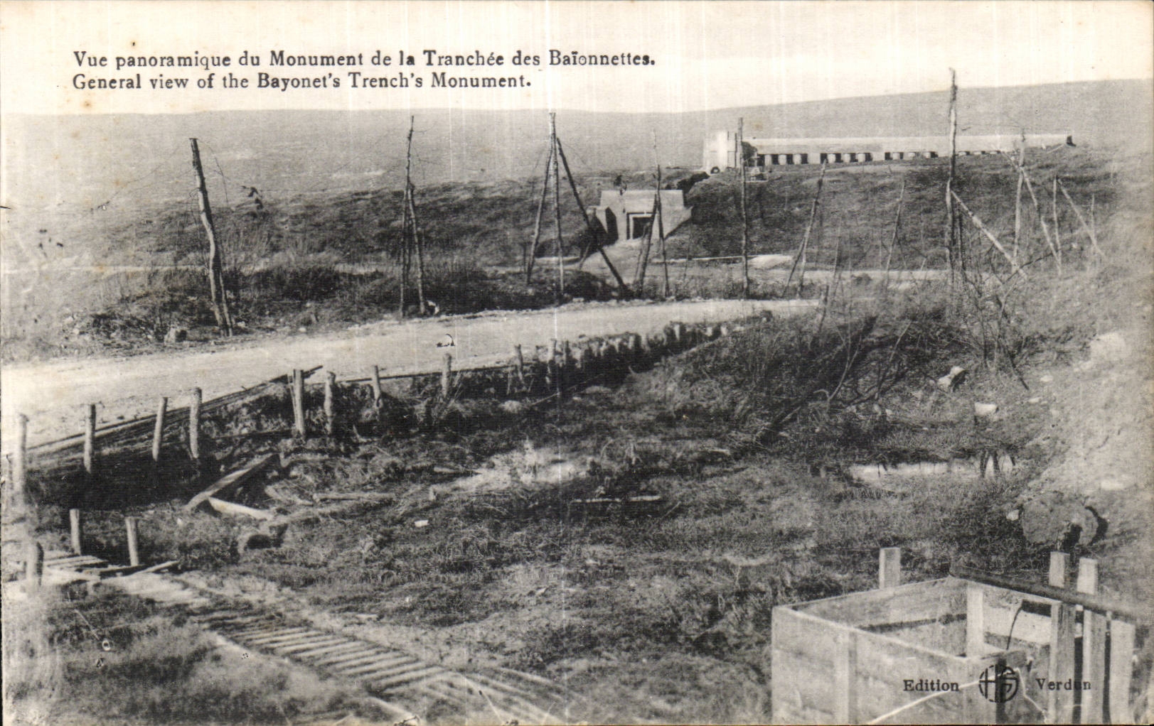 CPA Militaria Panoramic View of the monument of sliced bayonets