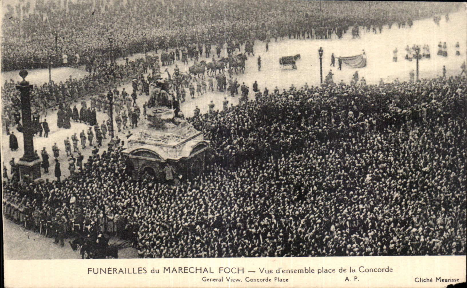CPA Militaria Guerre 1914 Funerailles du Marechal Foch Vue d ensemble place de la Concorde Paris
