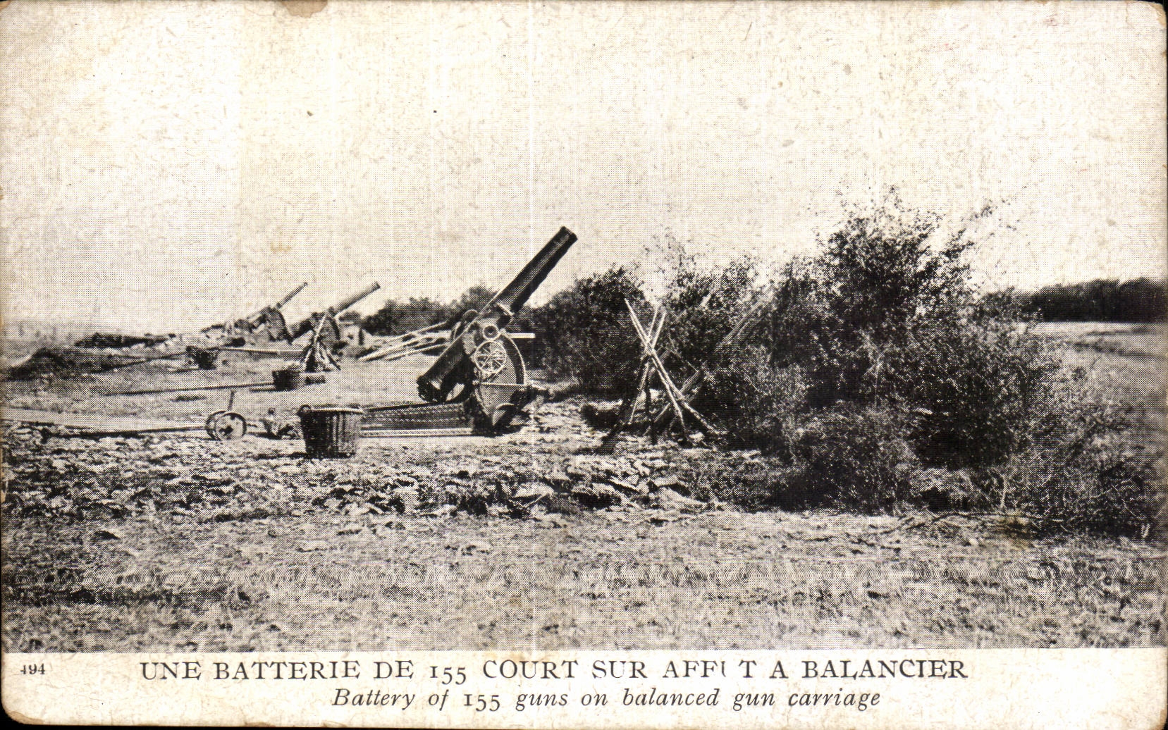 CPA Militaria Guerre 1914 Une batterie de 155 court sur affut a balancier