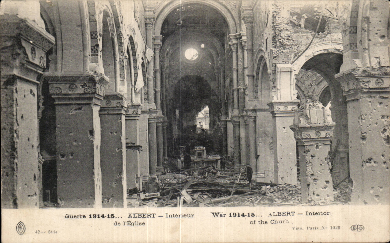 CPA Militaria Albert Interieur of church