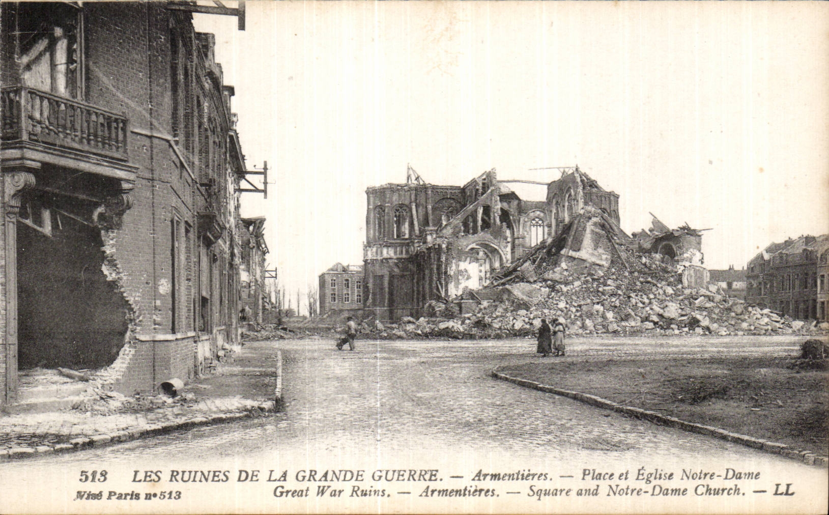 CPA Militaria the ruins of the Armentieres Great War Places and Notre Dame church