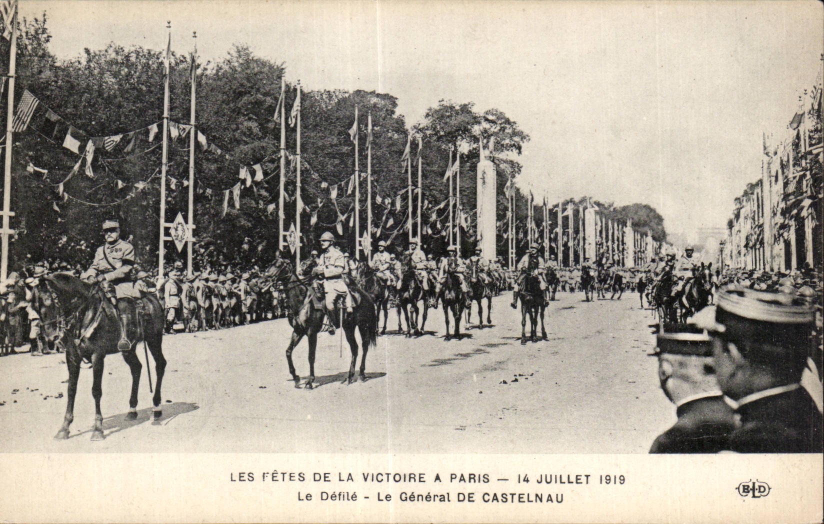 CPA Militaria the festivals of the victory has Paris July 14th 1919 the procession of Castelnau