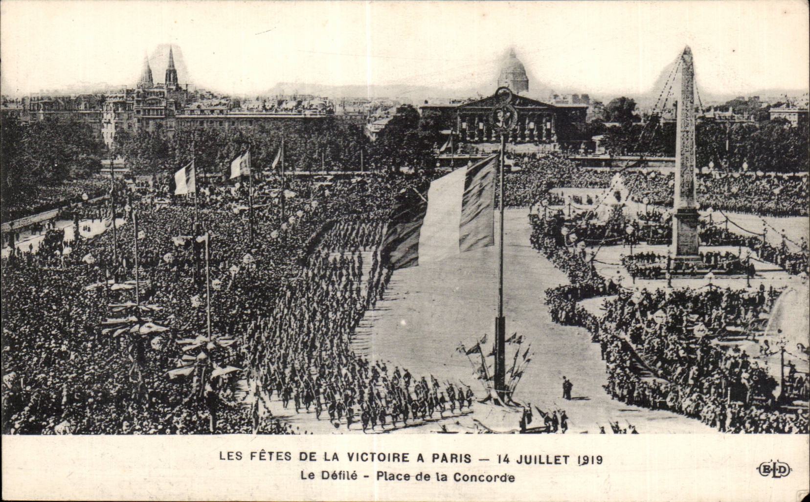 CPA Militaria the festivals of the Victoire has Paris July 14th 1919 the Place procession Harmony