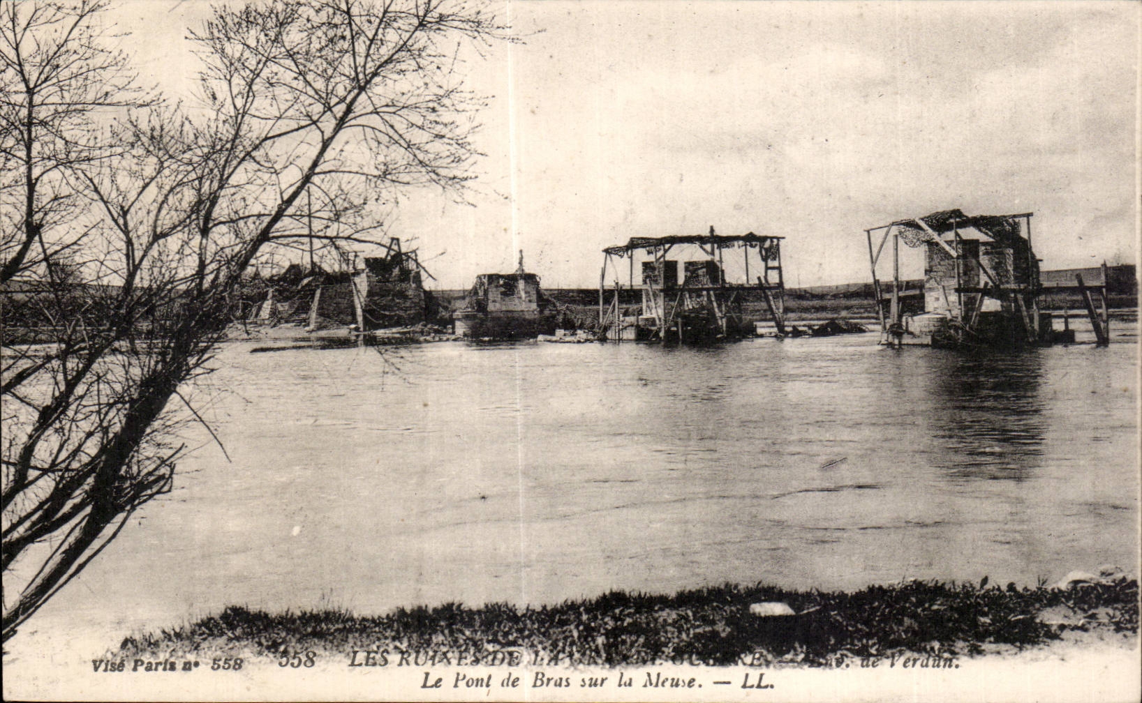CPA Militaria ruins of the Great War the bridge of Arm on the Meuse