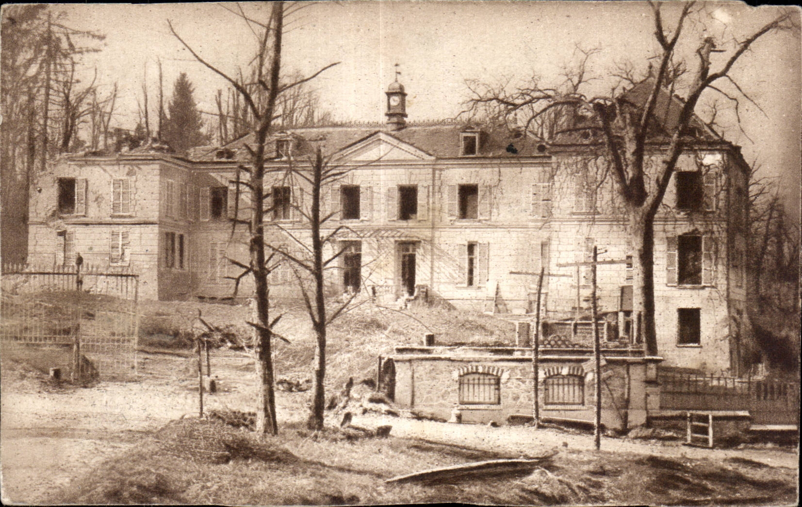 CPA Militaria Chaetau in ruins