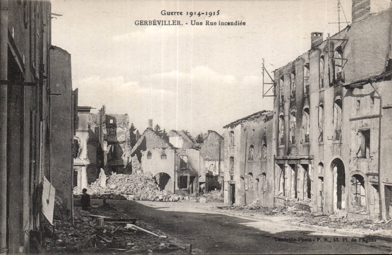 CPA Militaria Gerbeviller a burnt street