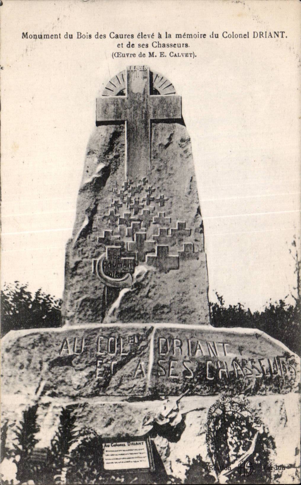El monumento viejo 1918 de la guerra 1914 de CPA Militaria de la madera de Caures levanto con la memoria del coronel Driant y sus cazadores