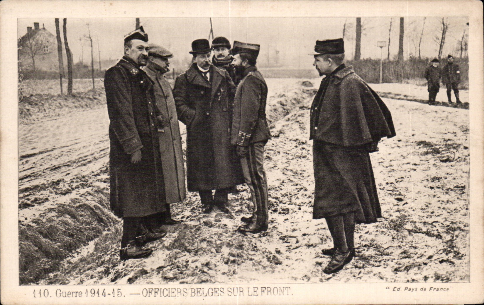 CPA Militaria Guerre de 1914 1918 Officiers belges sur le front