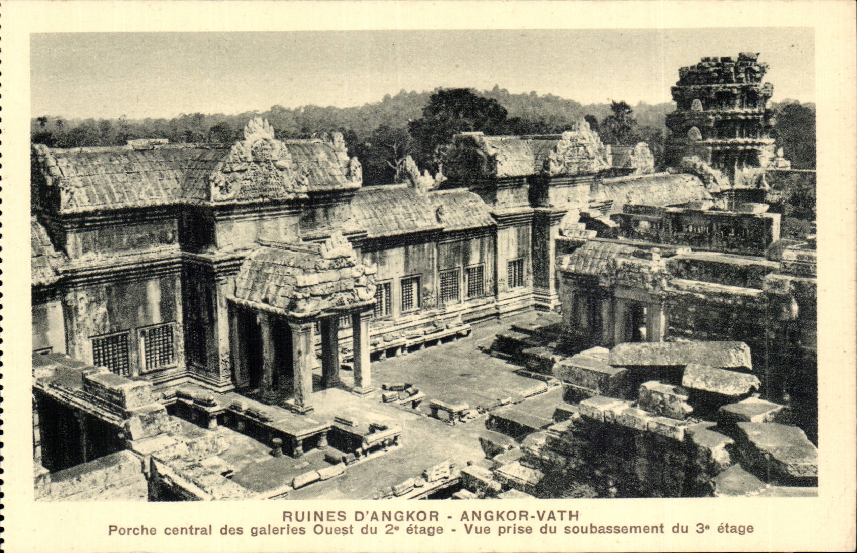 CPA Kampuchea Ruins angkor Angkor Vath central Porch of the Western galleries