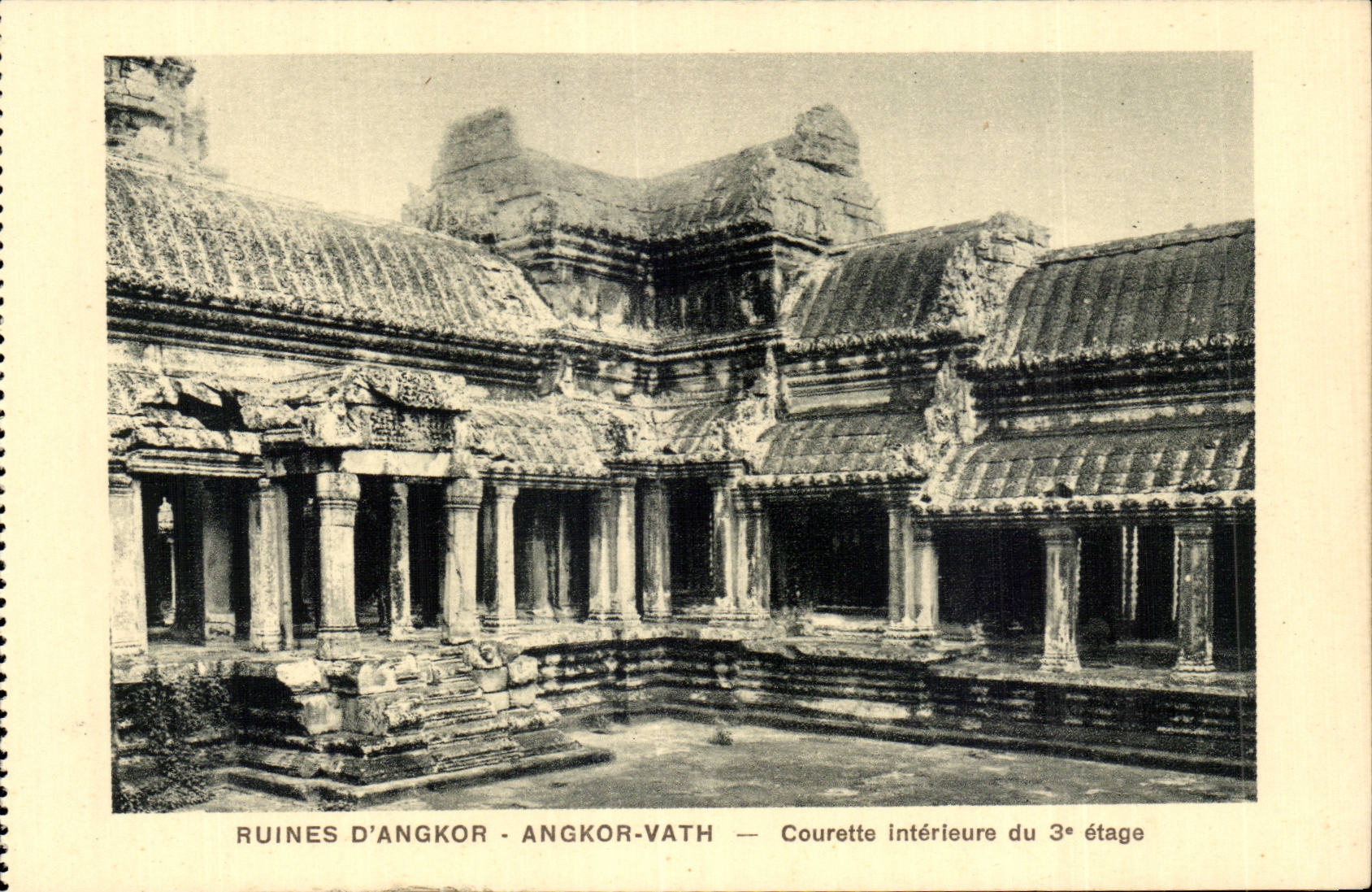 CPA Kampuchea Ruins angkor Angkor Vath interior Air shaft