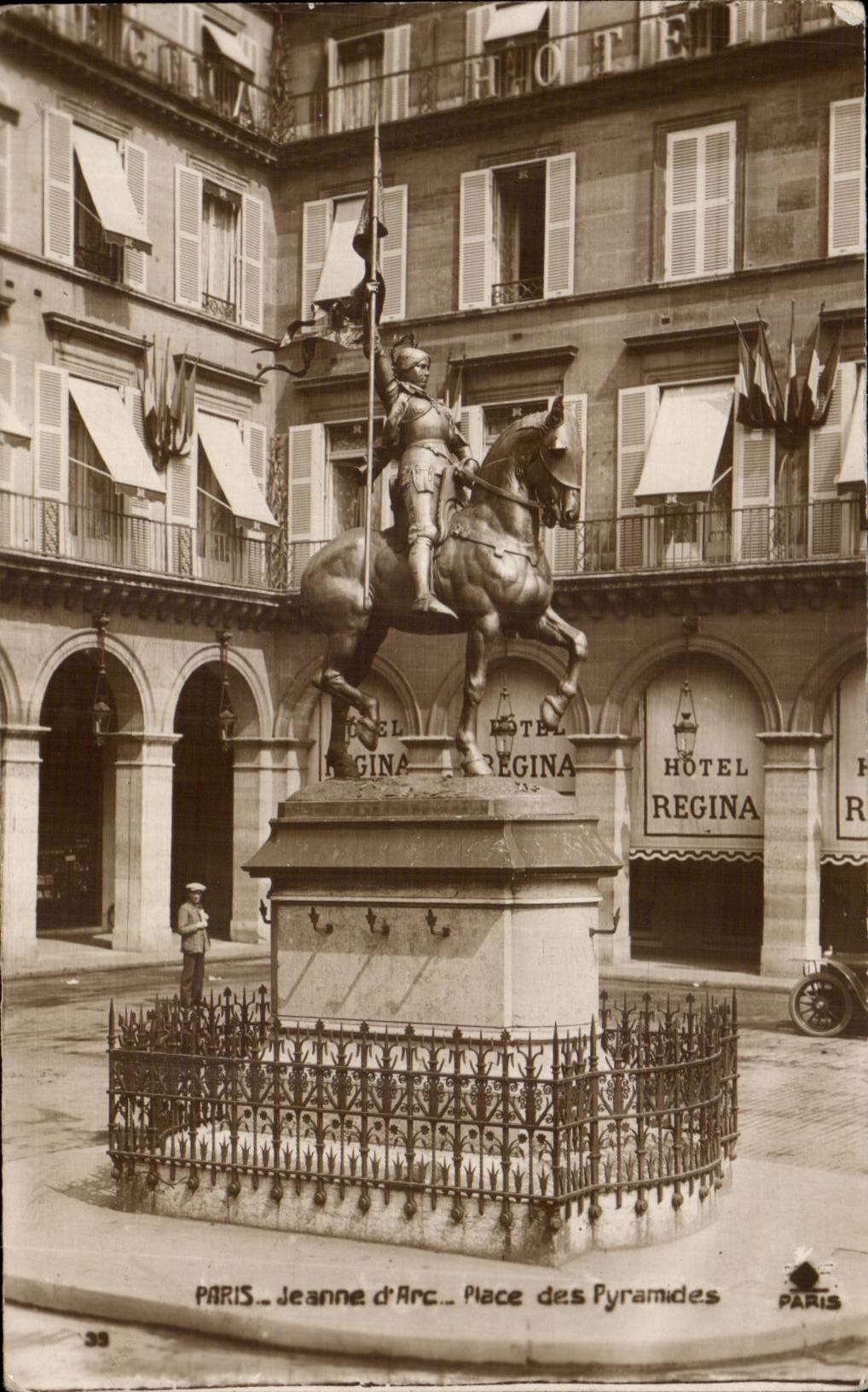 CPA Paris Jeanne arc Places Pyramids