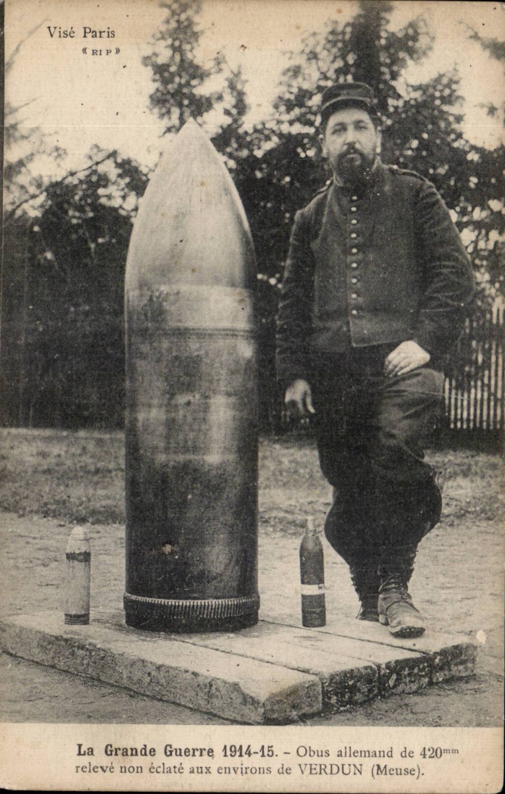 CPA Militaria La grande guerre 1914 obus allemand de 420mm releve non eclate aux environs de Verdun