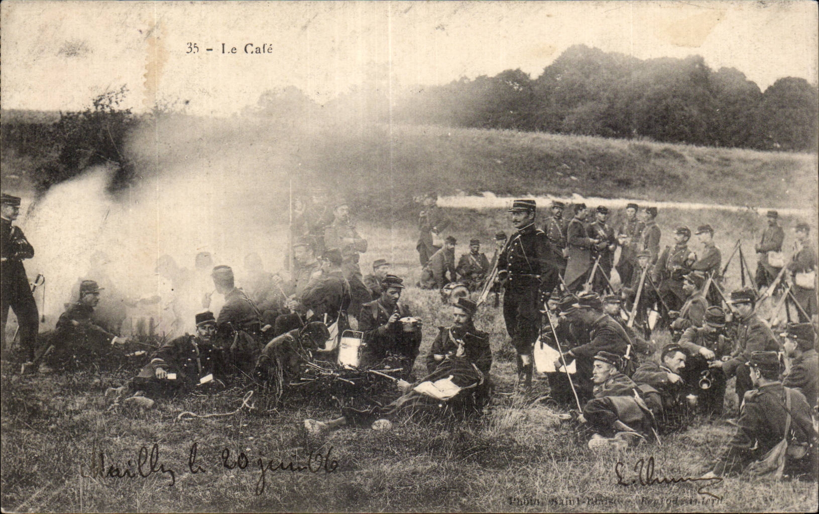 CPA Militaria Le cafe Soldats