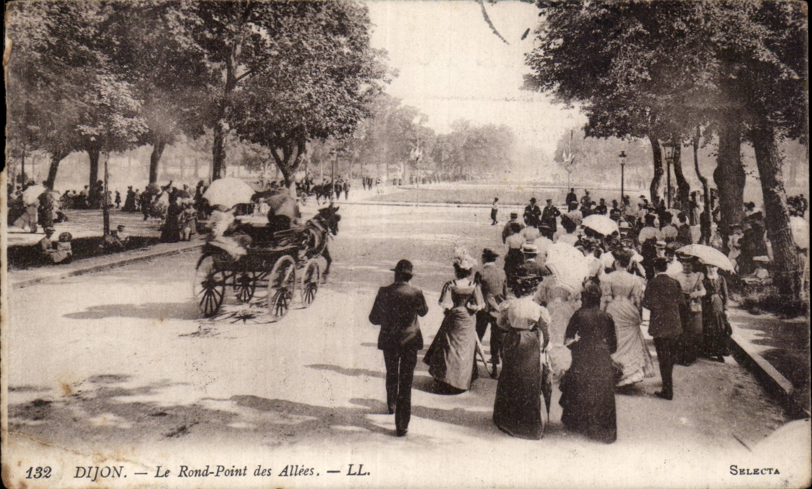 CPA Dijon Le rond point des allees