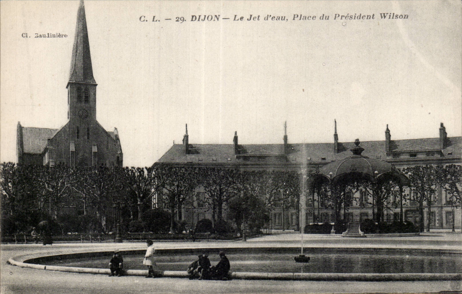 CPA Dijon le jet d eau Place du President Wilson