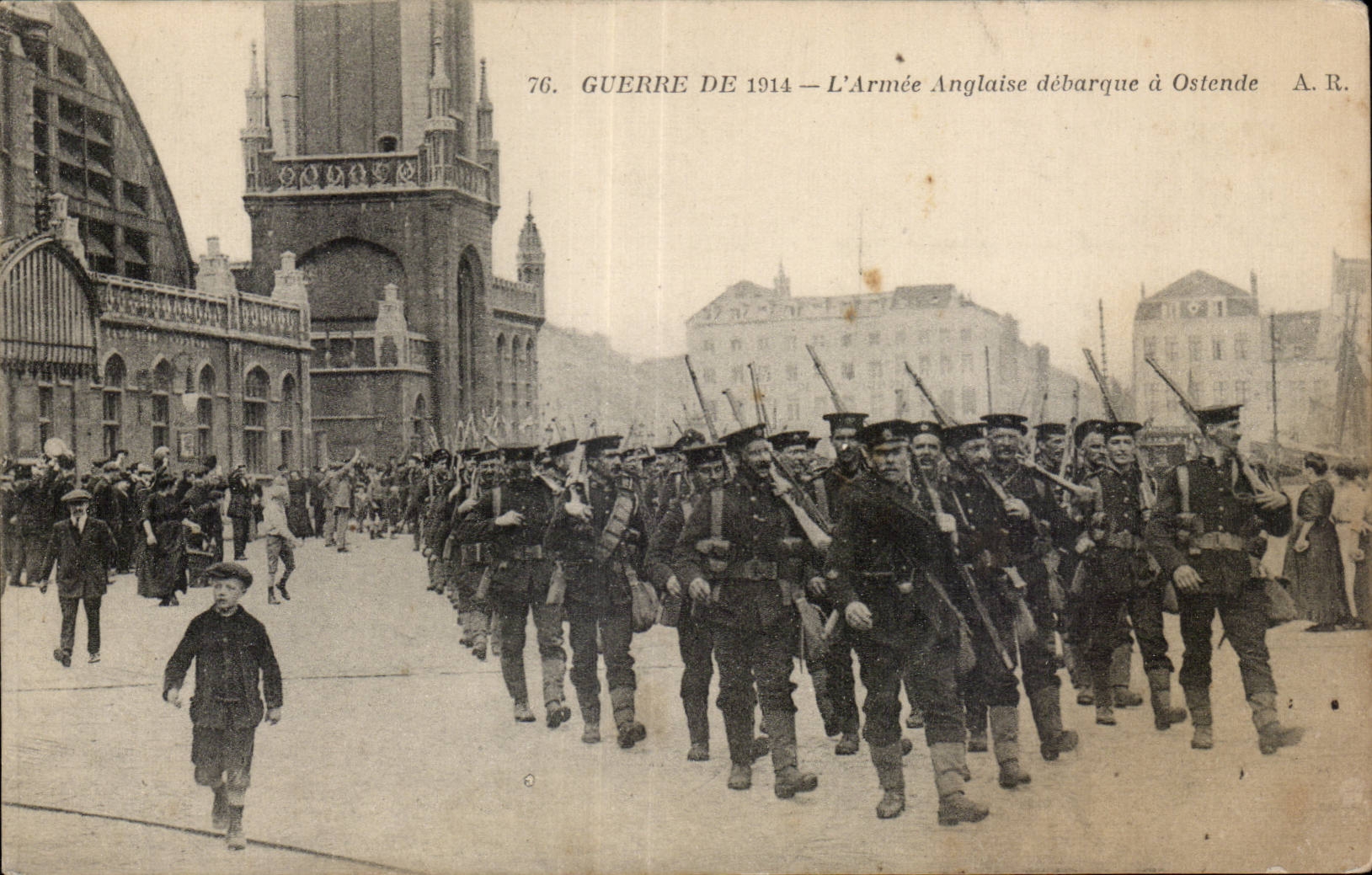 CPA Militaria Guerre de 1914 armo ingles descarga tiene Ostende